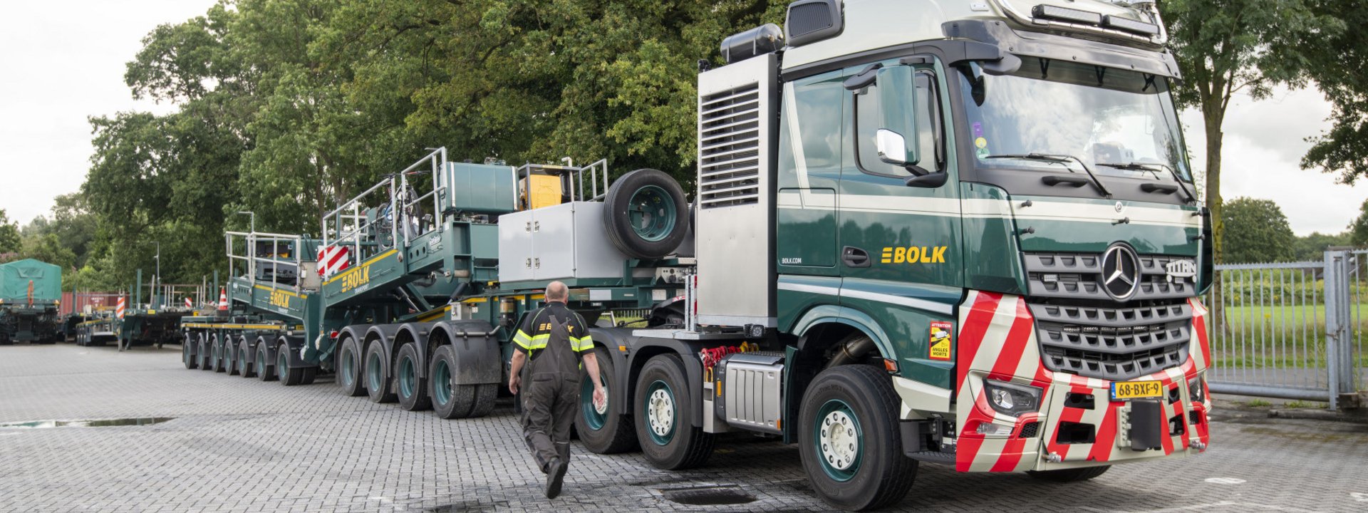 Two heavyweights for Bolk Transport: Mercedes-Benz Arocs with 250-ton gross train weight on the roads of Europe