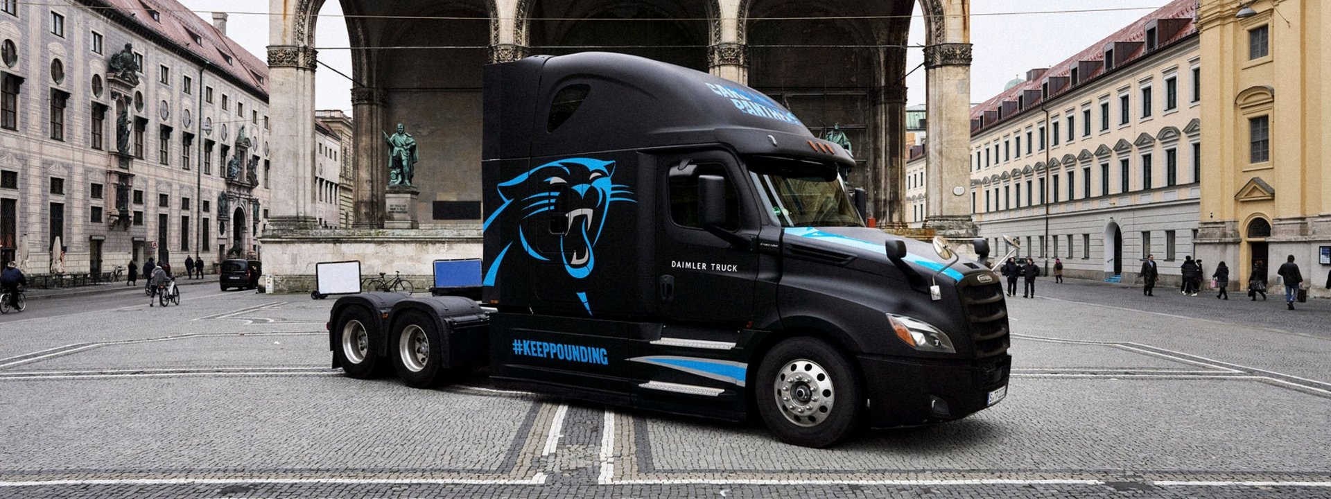 Daimler Truck is partner of the Carolina Panthers at the NFL Game Weekend in Munich: Freightliner Cascadia on display