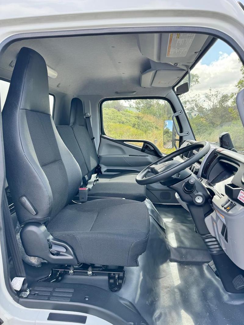 2025 Fuso Canter 515 