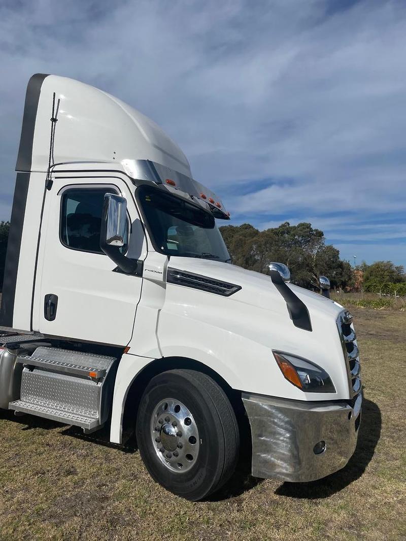 2024 Freightliner Cascadia 126 