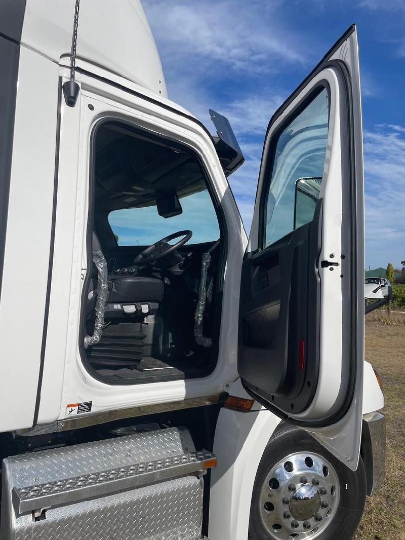 2024 Freightliner Cascadia 126 