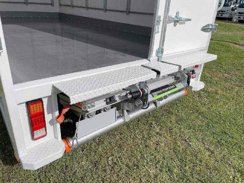 2025 Fuso Canter 515 