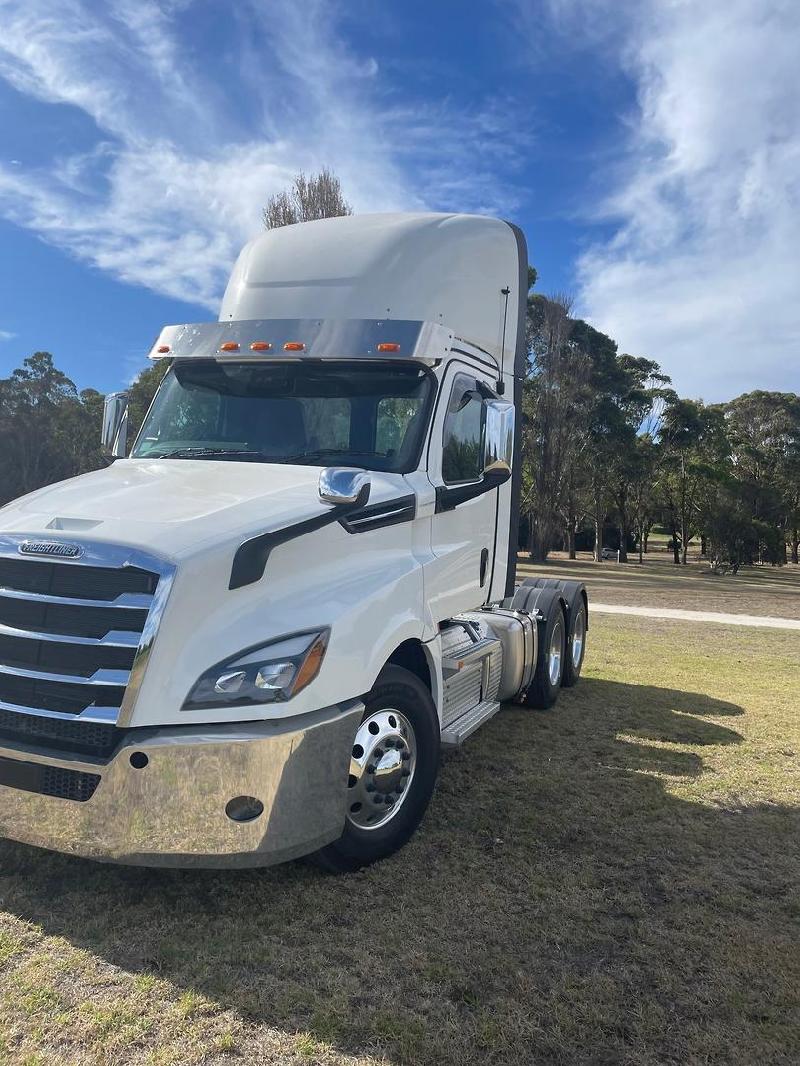 2024 Freightliner Cascadia 126 