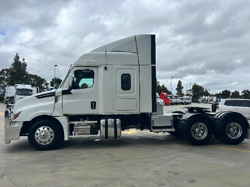 2020 Freightliner Cascadia 
