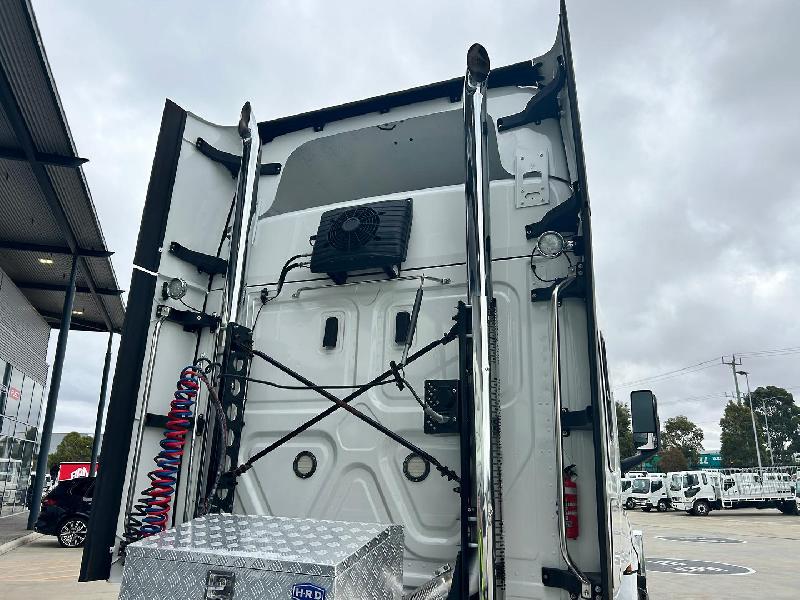 2020 Freightliner Cascadia 