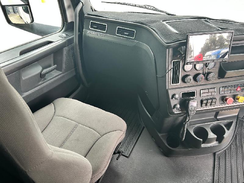 2020 Freightliner Cascadia 