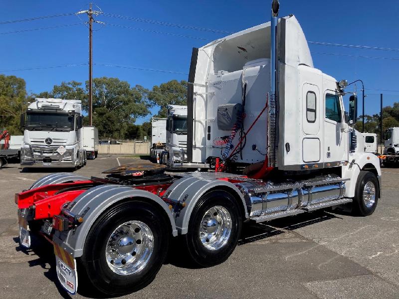 2012 Freightliner Coronado 122 