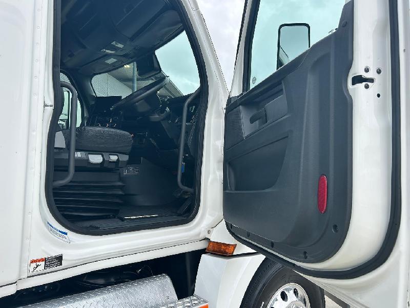 2020 Freightliner Cascadia 