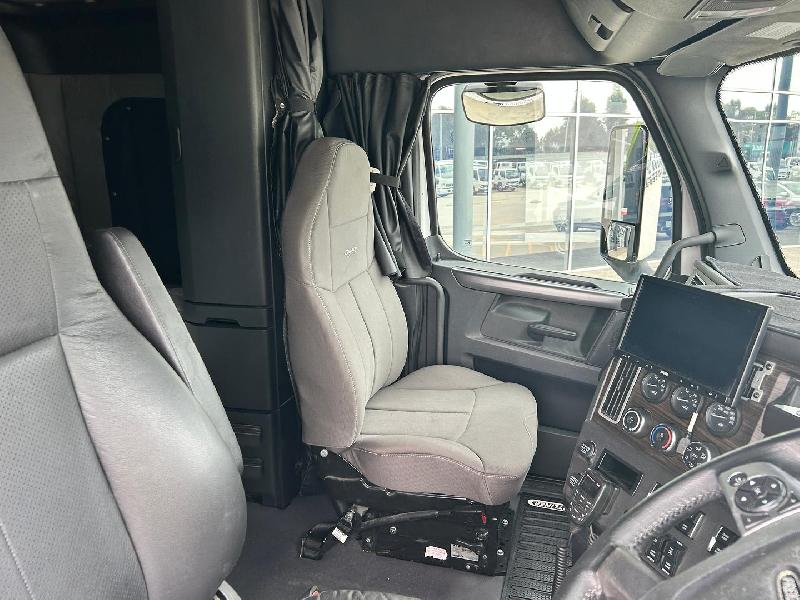 2020 Freightliner Cascadia 