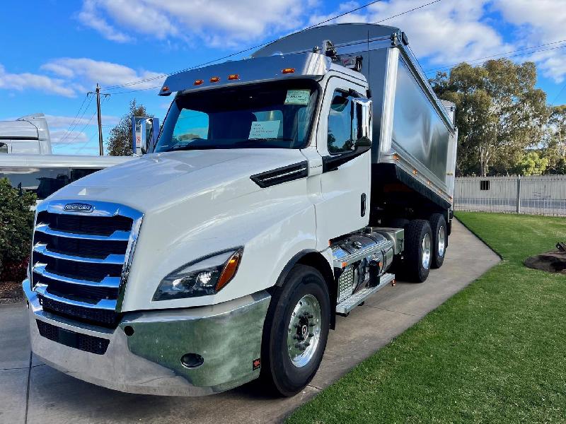 2024 Freightliner Cascadia 126