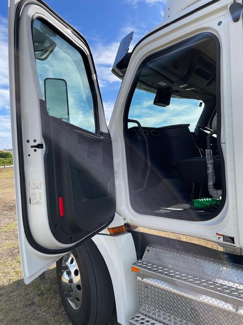 2024 Freightliner Cascadia 126 