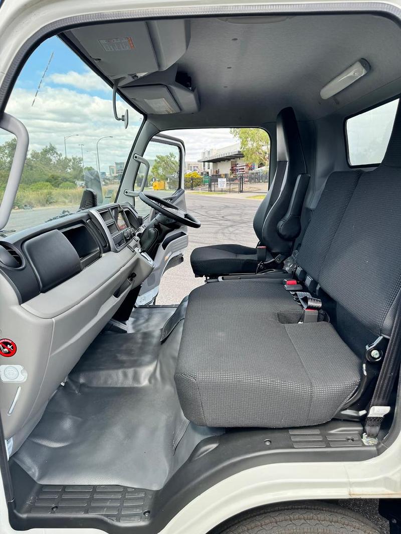 2025 Fuso Canter 515 