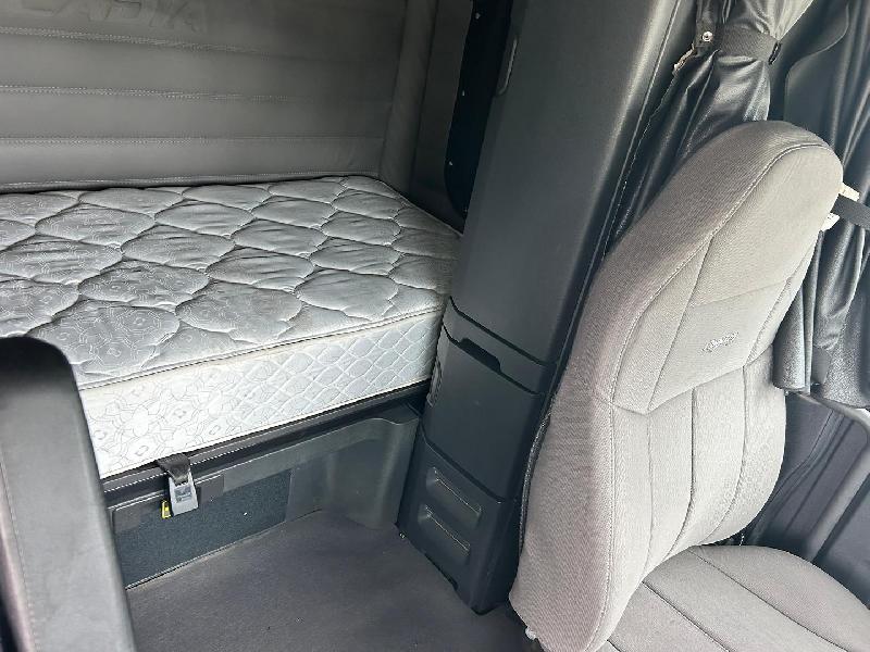 2020 Freightliner Cascadia 