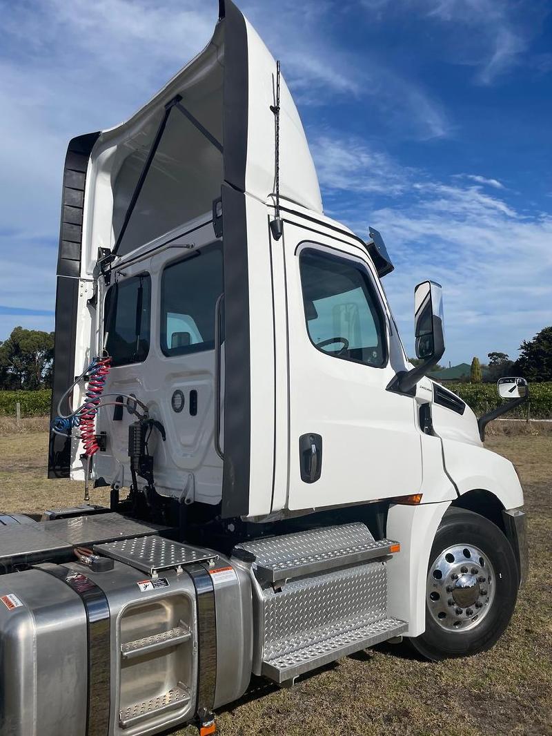 2024 Freightliner Cascadia 126 