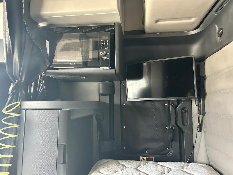 2020 Freightliner Cascadia 