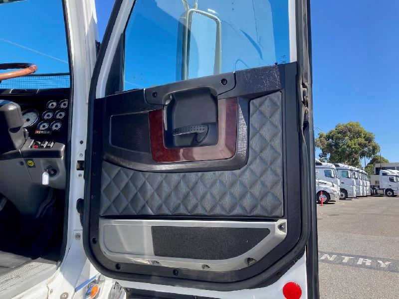 2012 Freightliner Coronado 122 