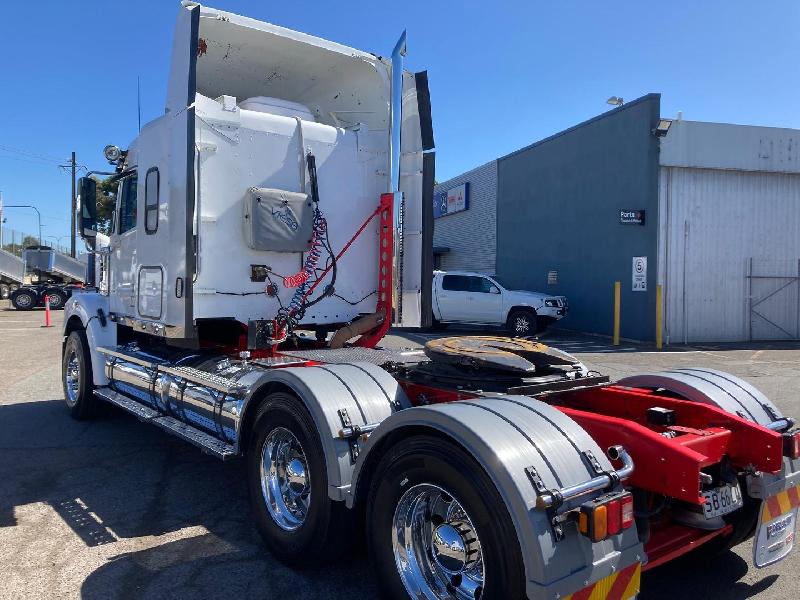 2012 Freightliner Coronado 122 