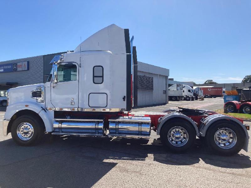 2012 Freightliner Coronado 122 