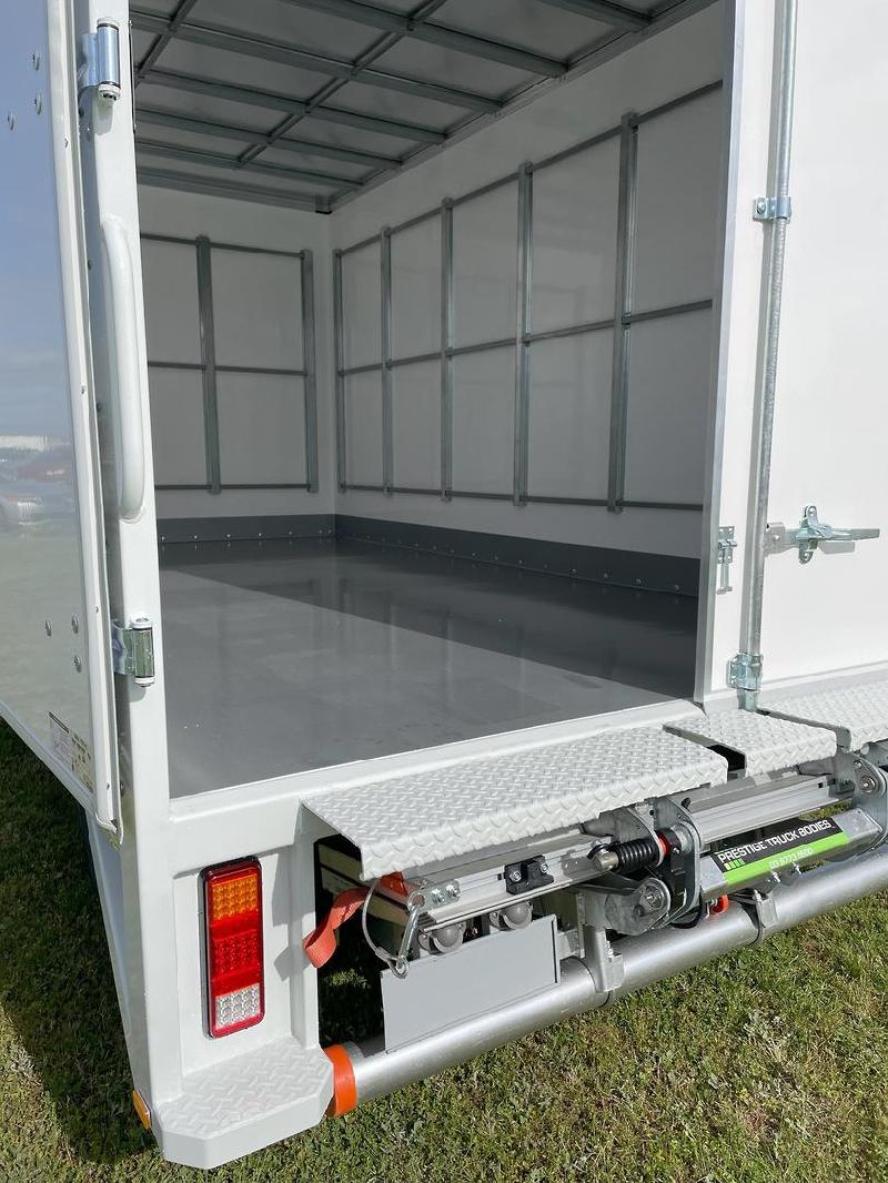 2025 Fuso Canter 515 