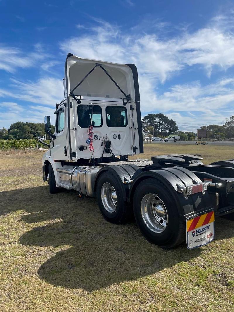 2024 Freightliner Cascadia 126 