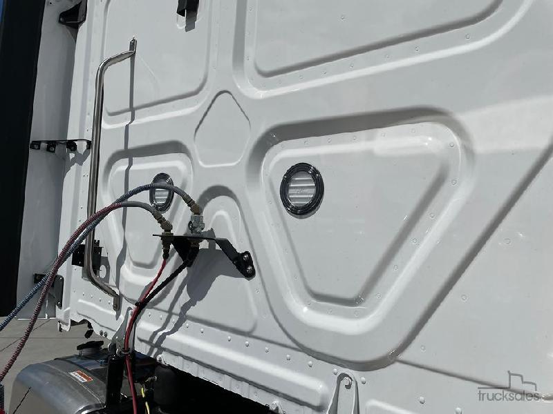 2023 Freightliner Cascadia 116 