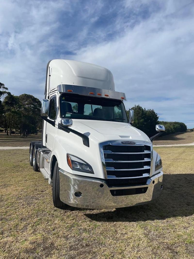 2024 Freightliner Cascadia 126