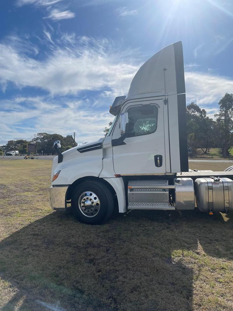 2024 Freightliner Cascadia 126 
