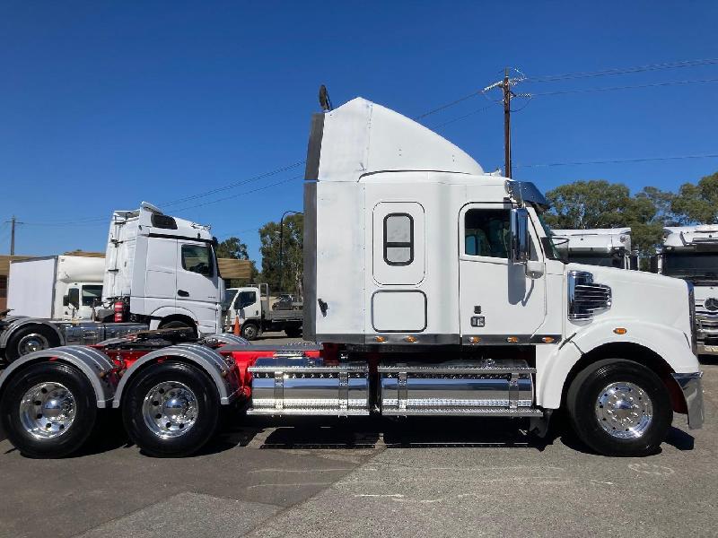 2012 Freightliner Coronado 122 