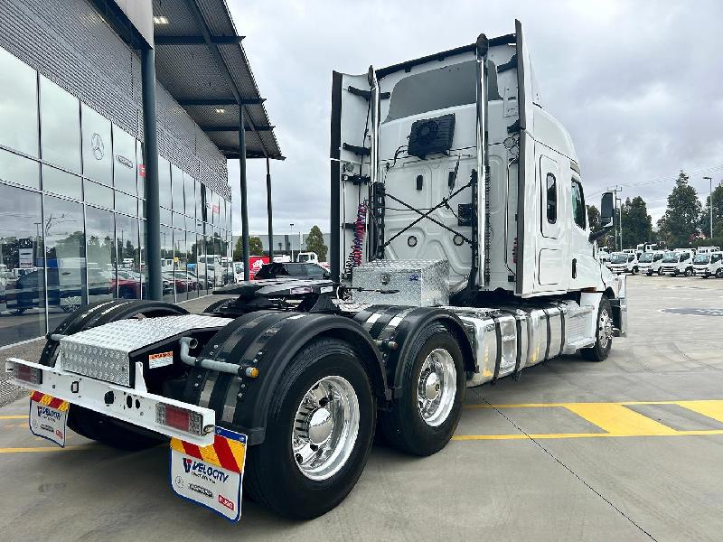 2020 Freightliner Cascadia 