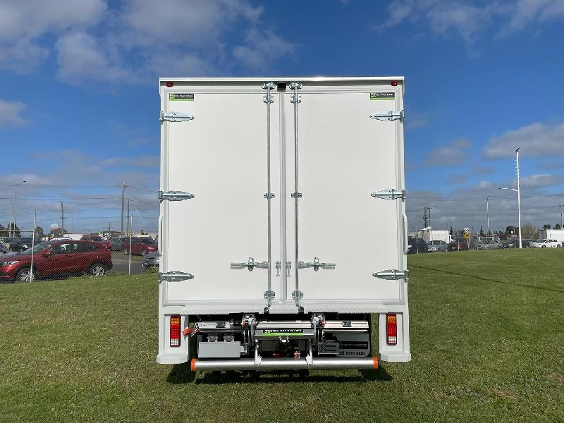 2025 Fuso Canter 515 