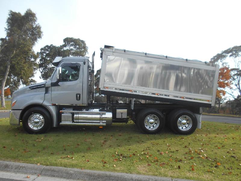 2023 Freightliner Cascadia 126 Tipper 