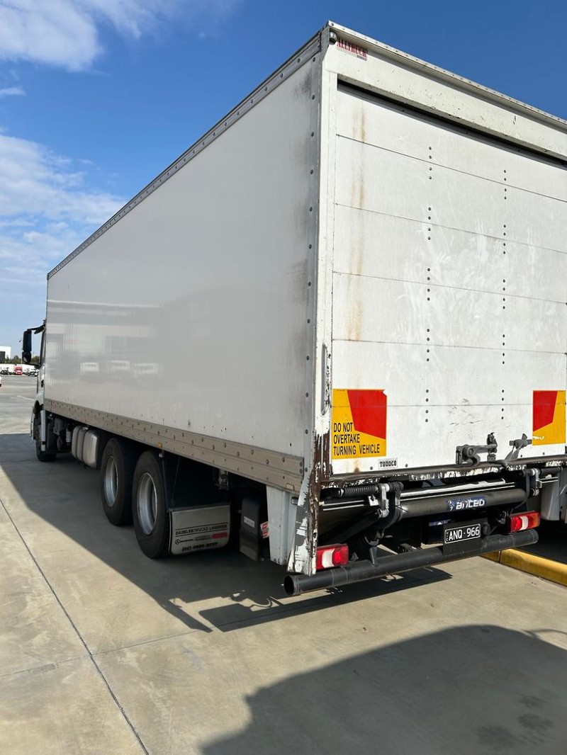 2018 Mercedes-Benz Actros 2535 M-cab 14 Pallet Rigid fiberglass body with tail lift 