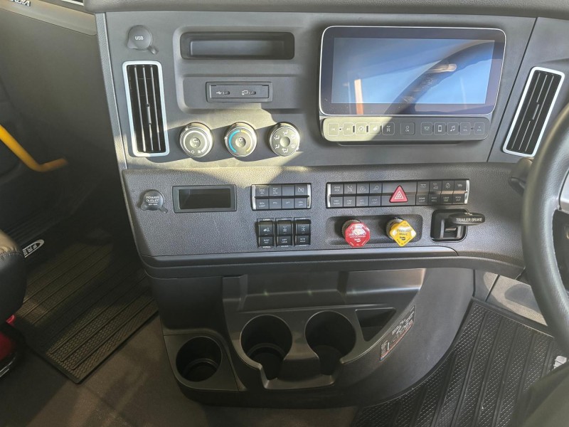 2024 Freightliner Cascadia 126 