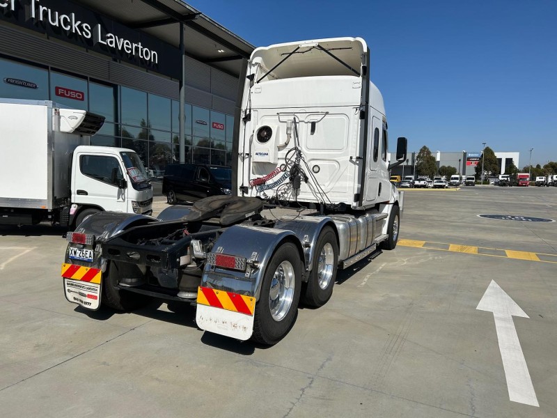 2022 Freightliner Cascadia 126 126 48 Bunk 