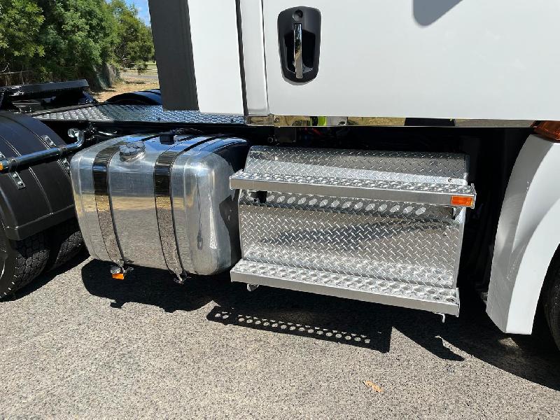 2023 Freightliner Cascadia 126 Ex Demo 