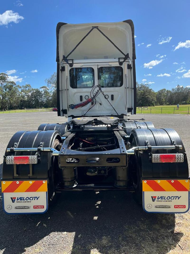 2023 Freightliner Cascadia 126 Ex Demo 