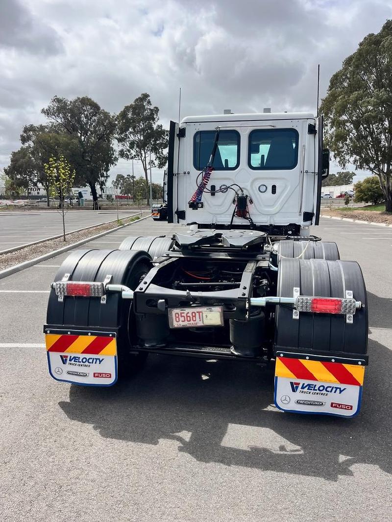 2024 Freightliner Cascadia 126