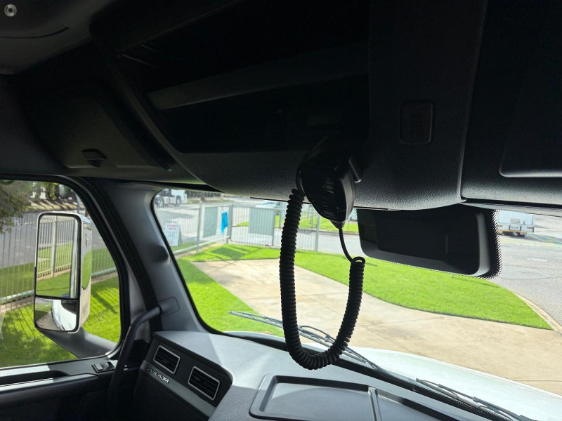 2024 Freightliner Cascadia 126 36 inch Sleeper 