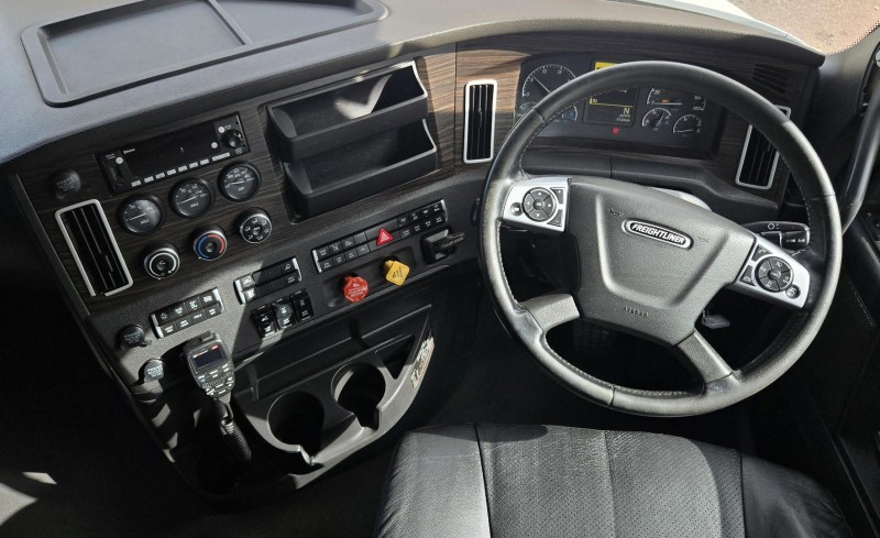 2021 Freightliner Cascadia 126 126 