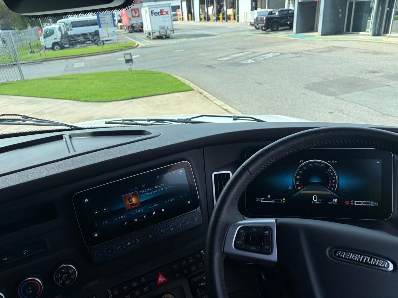 2025 Freightliner Cascadia 126 