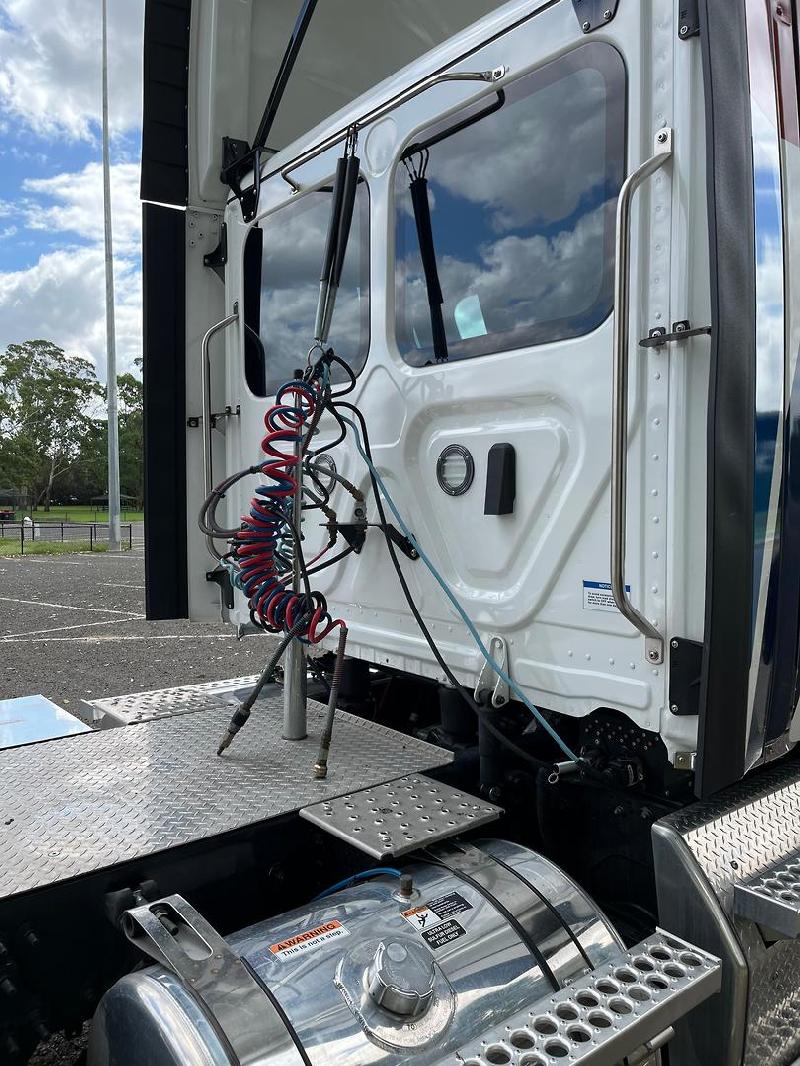 2023 Freightliner Cascadia 126 