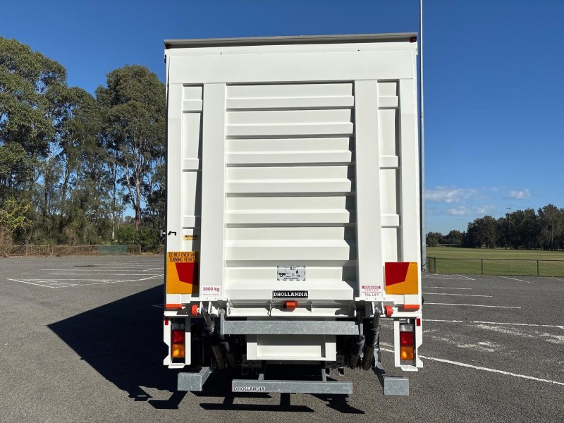 2025 Fuso Fighter 2427 TAUTLINER 
