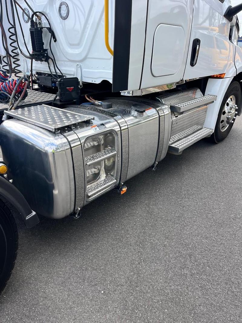 2024 Freightliner Cascadia 126