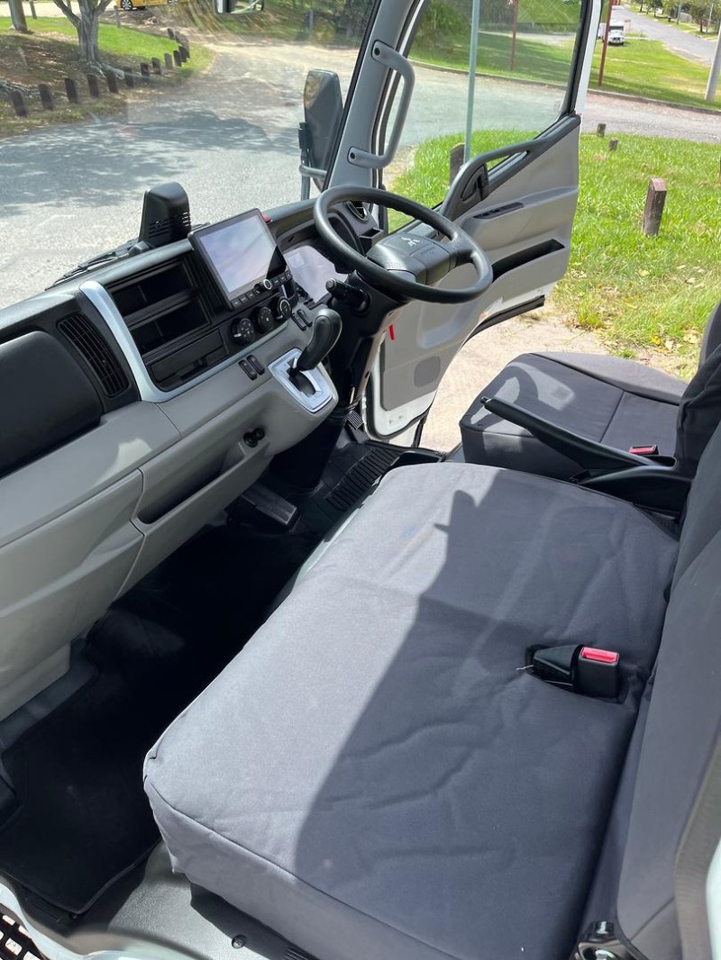 2024 Fuso Canter 515 ALLY PANTECH AND ROLLER DOOR 