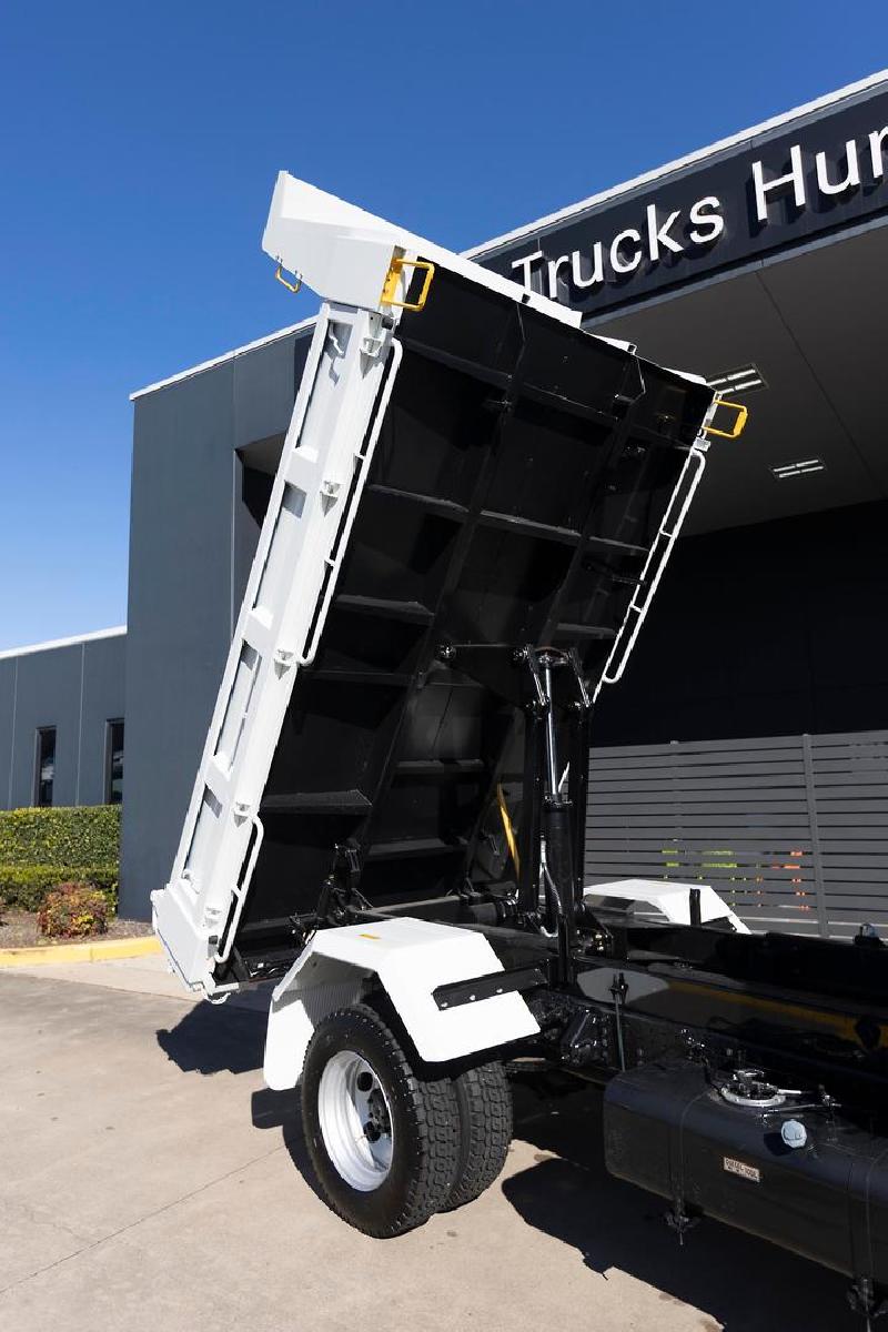 2024 Fuso Canter 815 