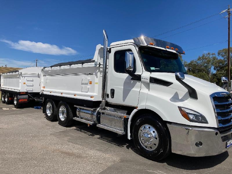 2024 Freightliner Cascadia 116 Tipper