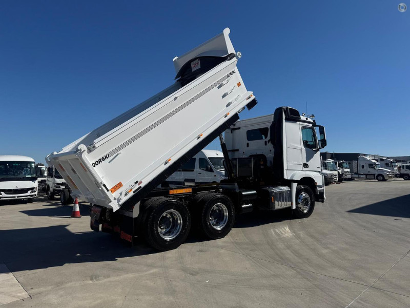 Velocity Truck Centers Australia
