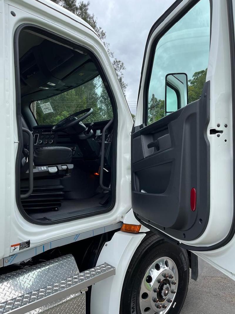 2023 Freightliner Cascadia 116 