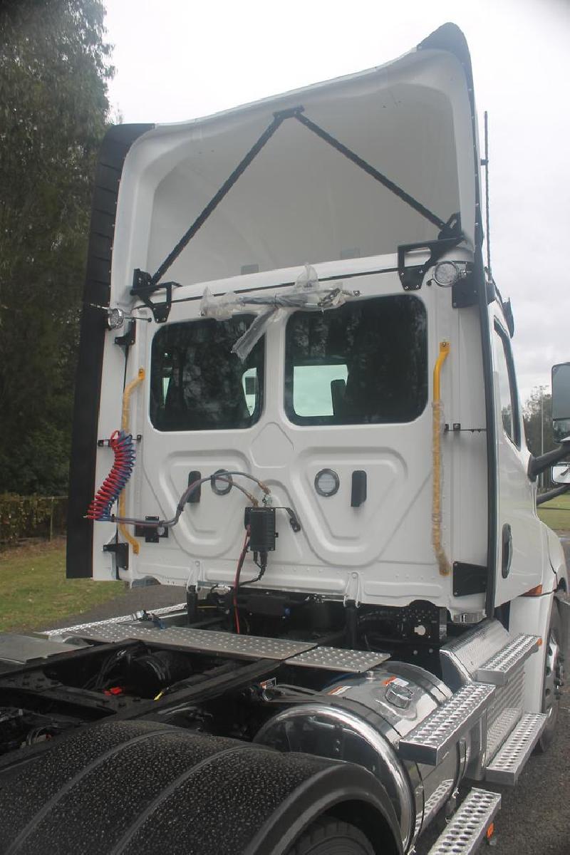 2024 Freightliner Cascadia 126 