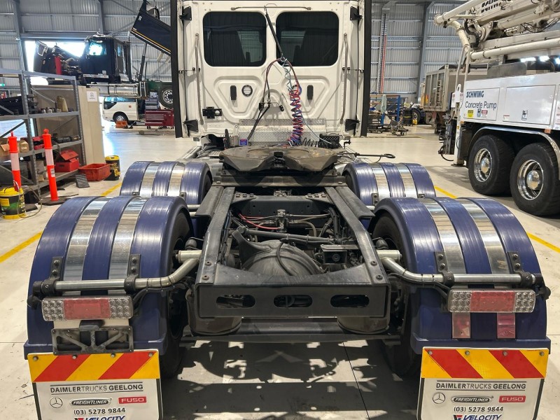 2022 Freightliner Cascadia 116 Day Cab 